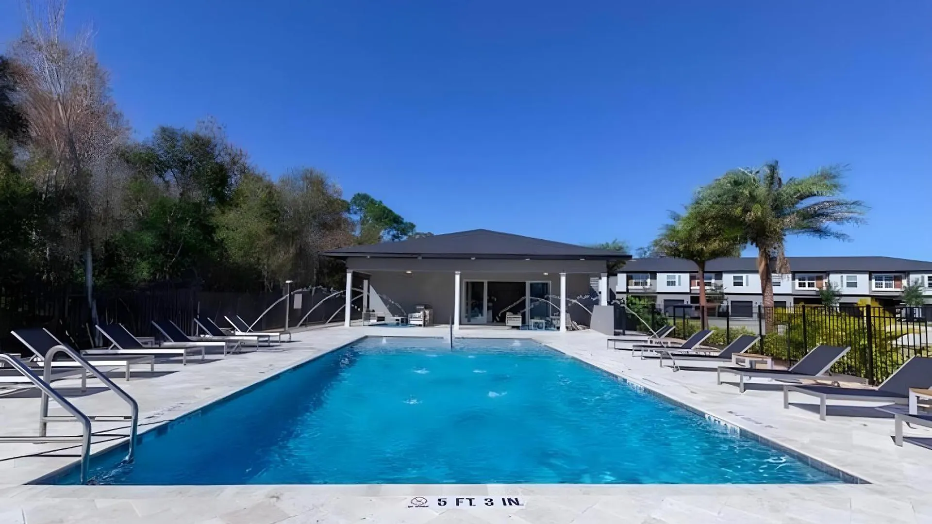 Holiday home Beautiful W Private Pool Le Rive 2100 *