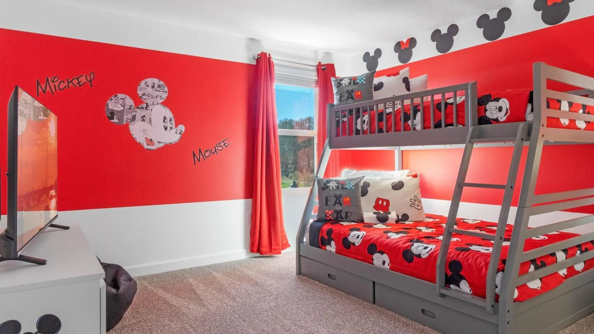 9 Bedroom- 5 Bathroom Storey 4396 Qs Holiday home *
