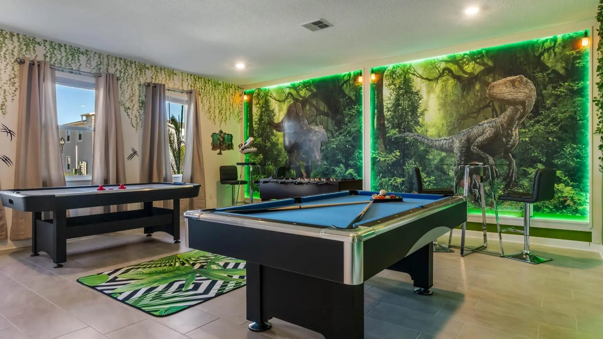 9 Bedroom- 5 Bathroom Storey 4396 Qs Holiday home *