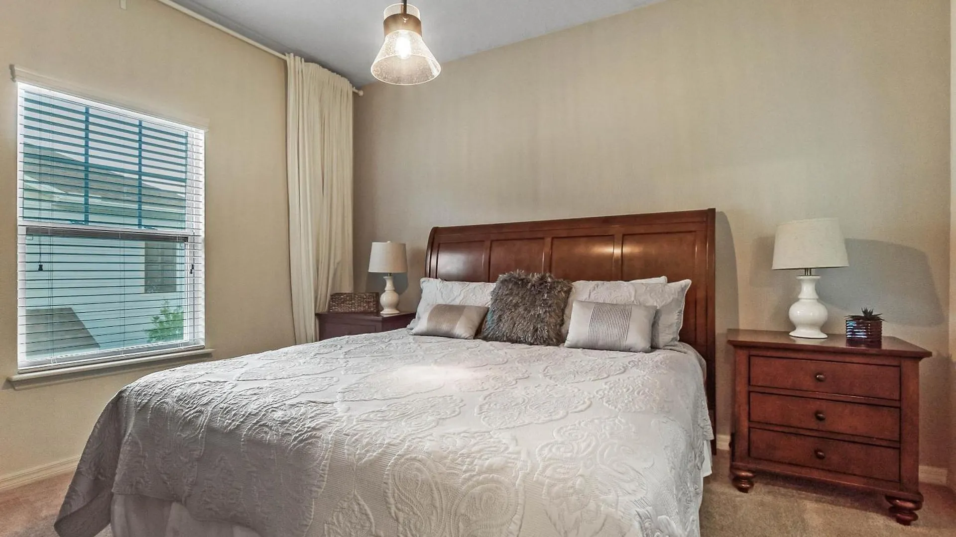 4 Bedrooms - 3 Bathrooms - West Lucaya 3214 Gl
