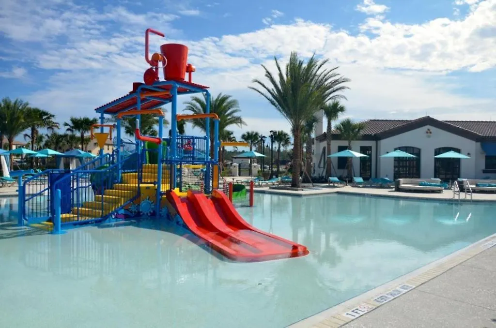 5 Bedrooms-4,5 Bathrooms Windsor Westside2413 Ds Holiday home