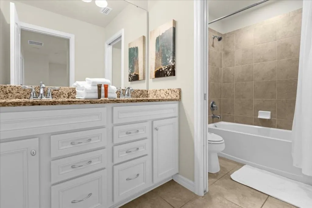 Holiday home 5 Bedrooms-4,5 Bathrooms Windsor Westside2413 Ds *