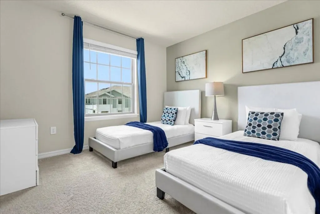 5 Bedrooms-4,5 Bathrooms Windsor Westside2413 Ds