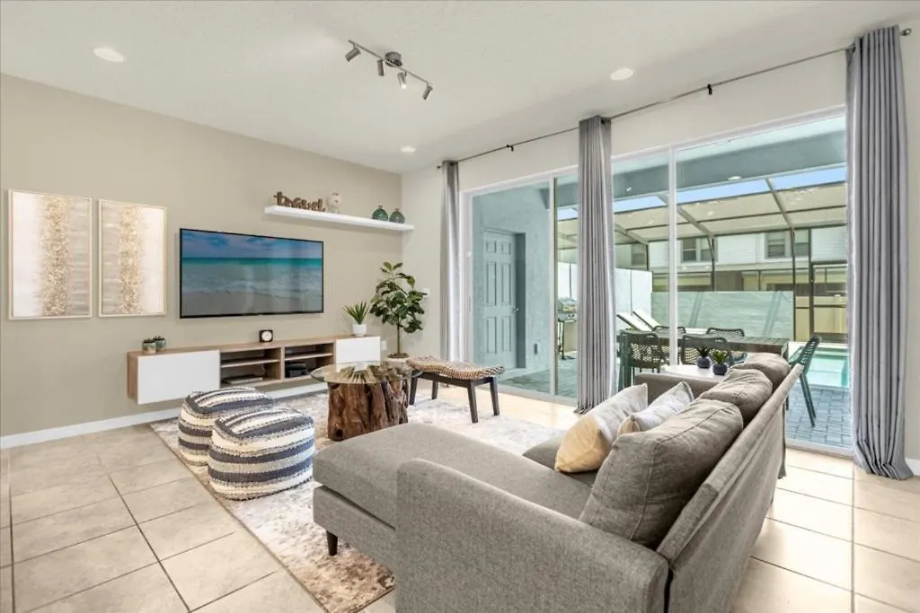 5 Bedrooms-4,5 Bathrooms Windsor Westside2413 Ds *