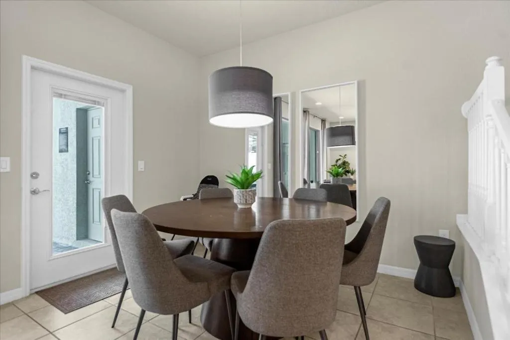 Holiday home 5 Bedrooms-4,5 Bathrooms Windsor Westside2413 Ds *
