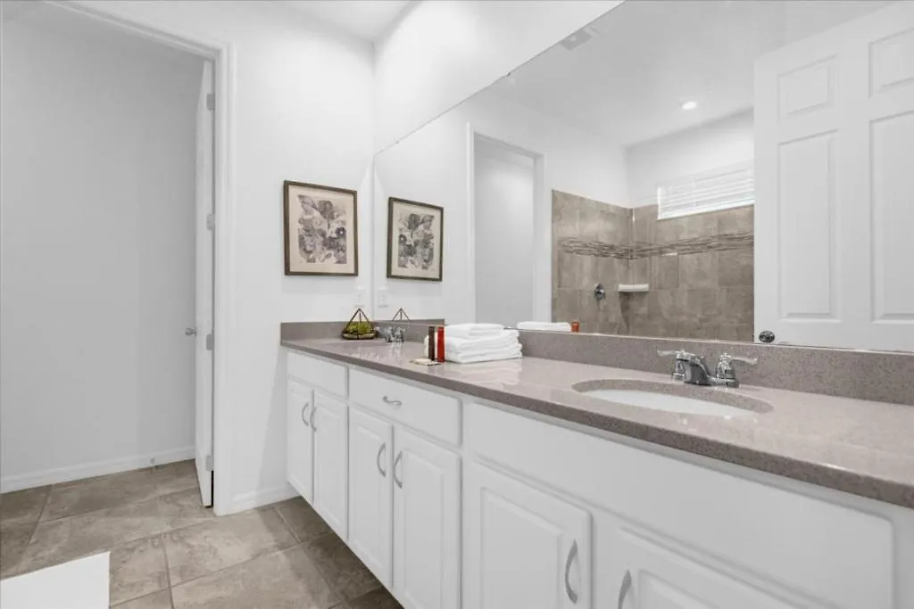 7 Bedrooms- 7 Bathrooms- Solara 8959 Ad *