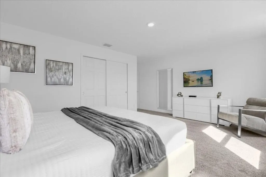 7 Bedrooms- 7 Bathrooms- Solara 8959 Ad *