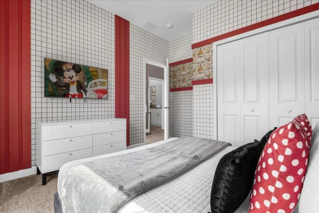 5 Bedrooms- 4 Bathrooms- Storey 4375 Sl 度假居 *