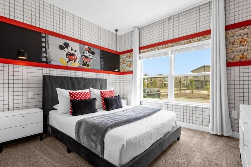 5 Bedrooms- 4 Bathrooms- Storey 4375 Sl 度假居 *