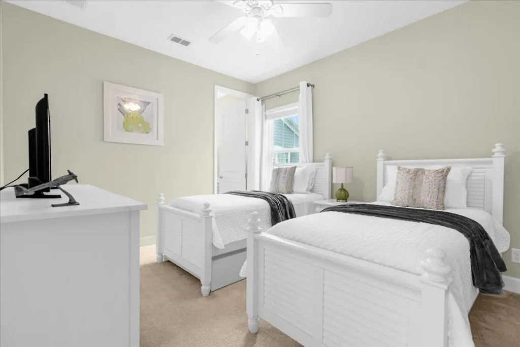 5 Bedrooms- 5,5 Bathrooms- Reunion 1492 Fc