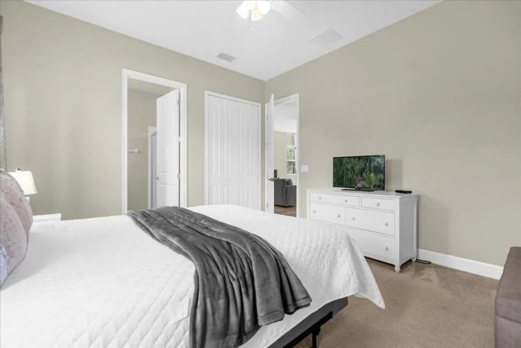5 Bedrooms- 5,5 Bathrooms- Reunion 1492 Fc Holiday home