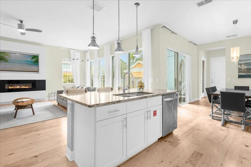 5 Bedrooms- 5,5 Bathrooms- Reunion 1492 Fc Holiday home *
