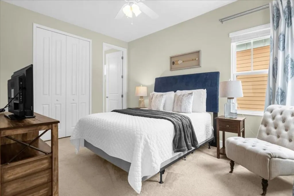5 Bedrooms- 5,5 Bathrooms- Reunion 1492 Fc