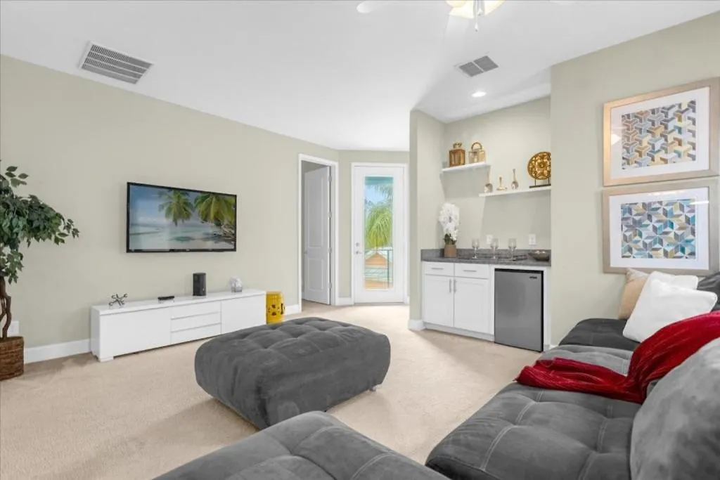 5 Bedrooms- 5,5 Bathrooms- Reunion 1492 Fc Holiday home