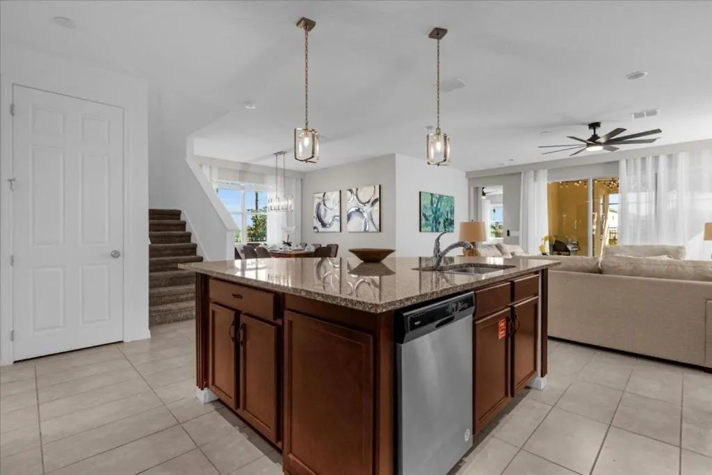 7 Bedrooms- 6,5 Bathrooms- Solara 1502 Sr