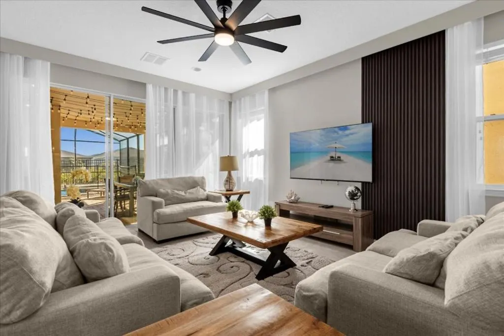 7 Bedrooms- 6,5 Bathrooms- Solara 1502 Sr Kissimmee