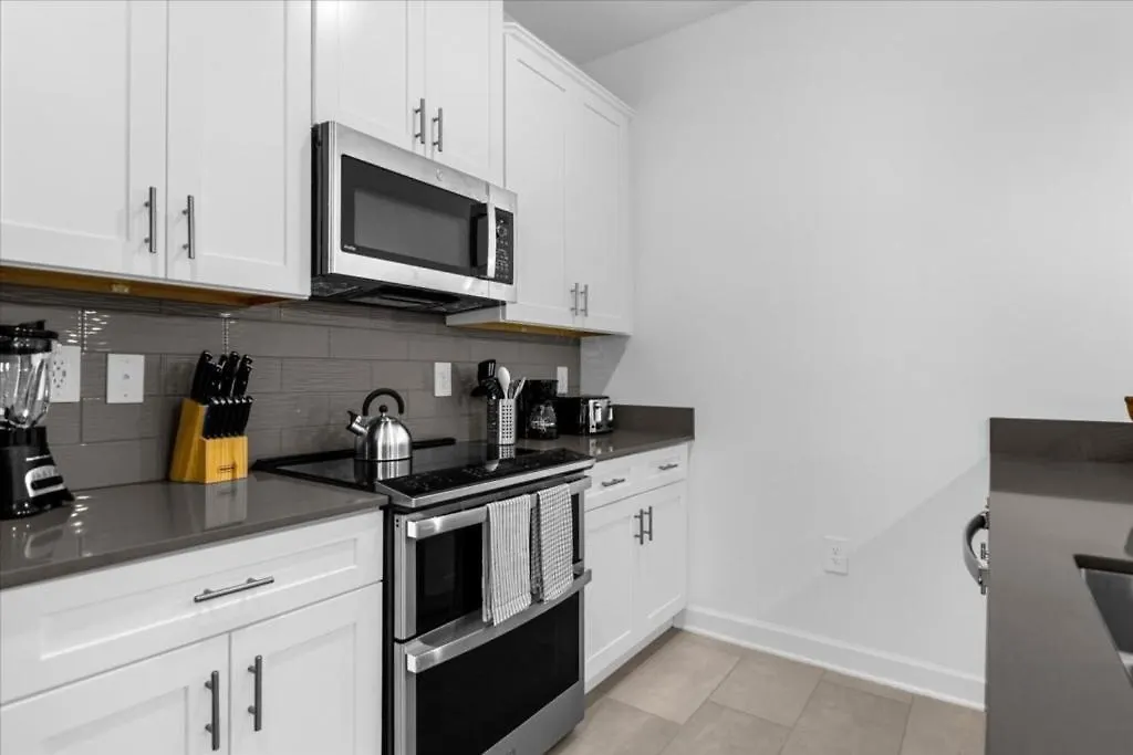 5 Bedrooms- 4 Bathrooms- Storey 2469rt Holiday home