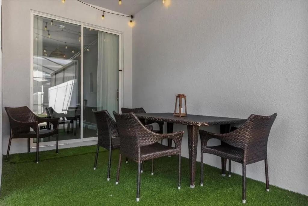 4 Bedrooms- 3 Bathrooms- Storey 2621 Ss Vakantiehuis *