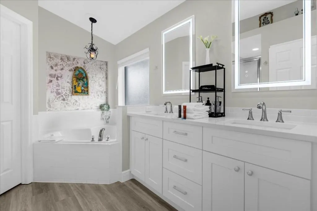 4 Bedrooms- 3 Bathrooms- Emerald Island 2735 Lk 度假居 基西米