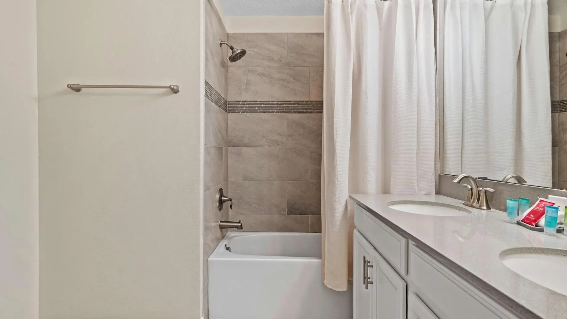 4985 Windermere Ave Holiday home