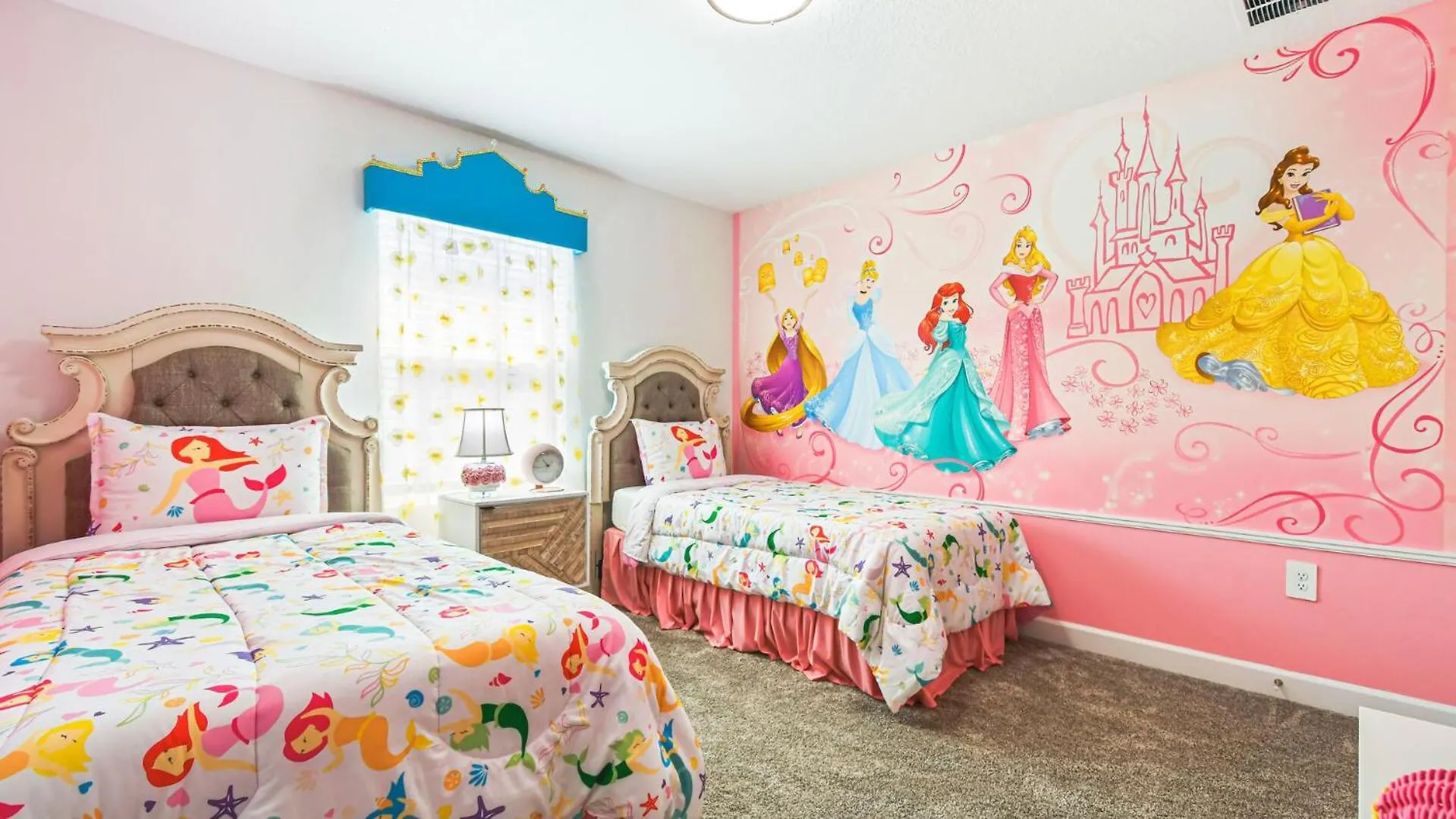 Champions Bliss 5-bed Marvel, Princess Themes, Private Pool Kissimmee