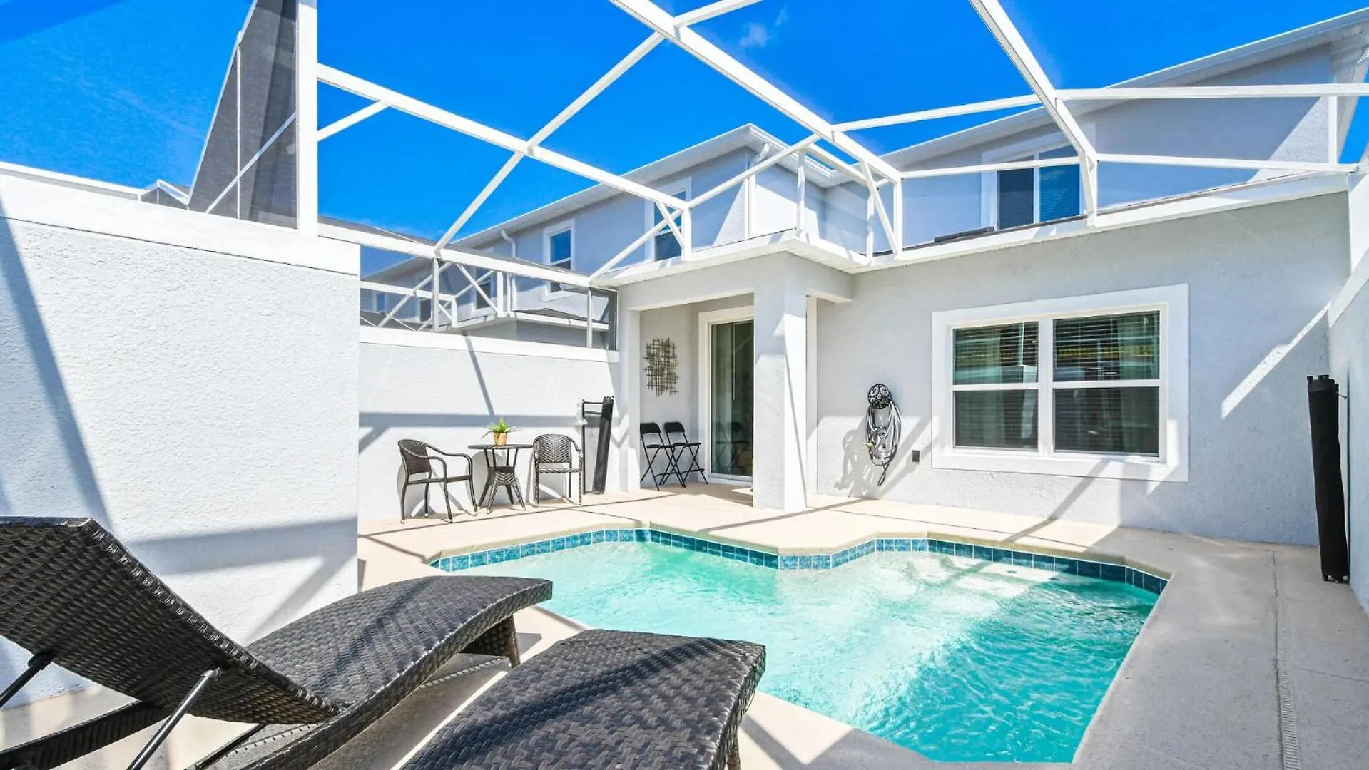 Champions Bliss 5-bed Marvel, Princess Themes, Private Pool Holiday home *