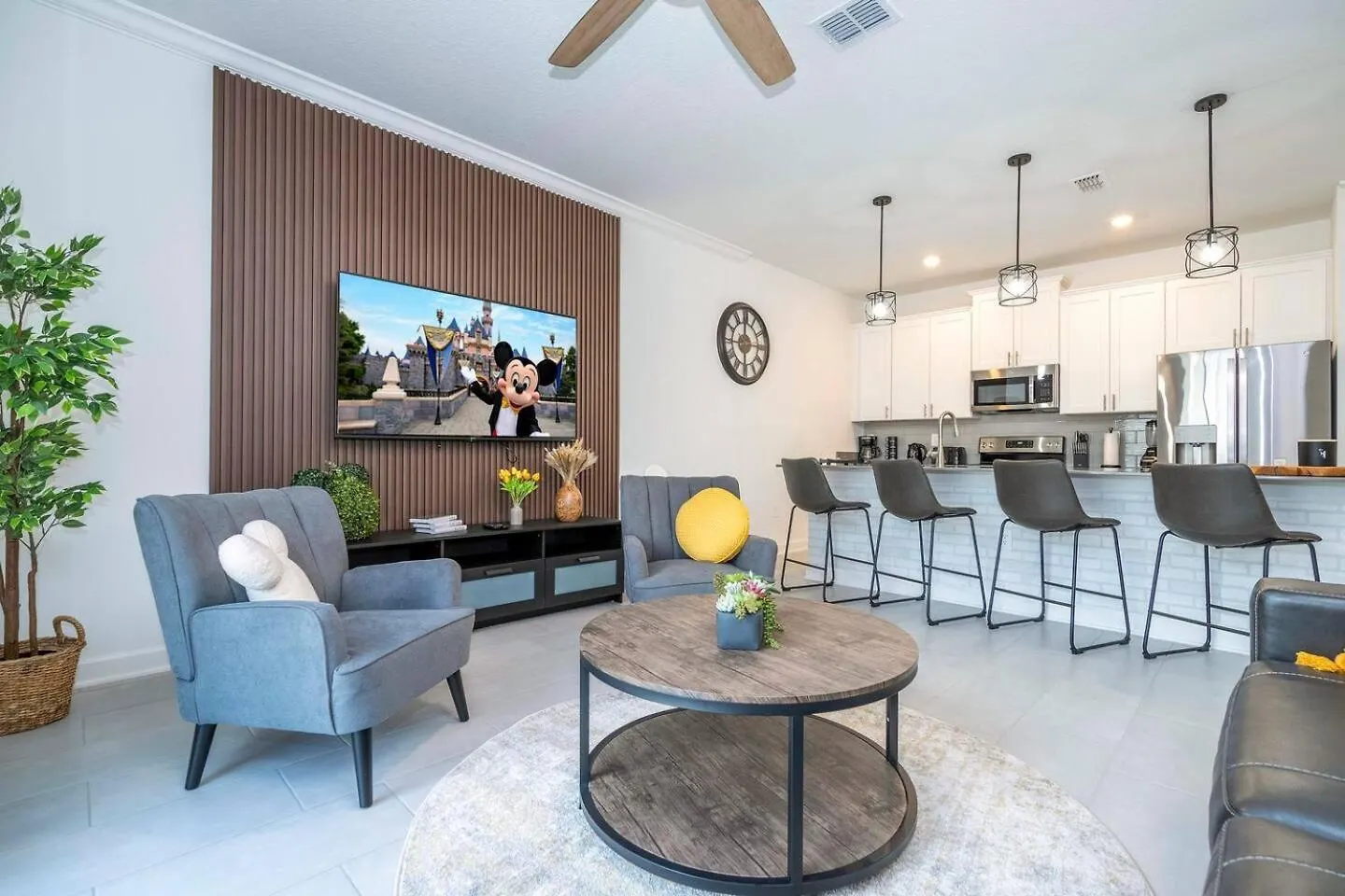 Semesterbostad Luxury Near Storey 2568