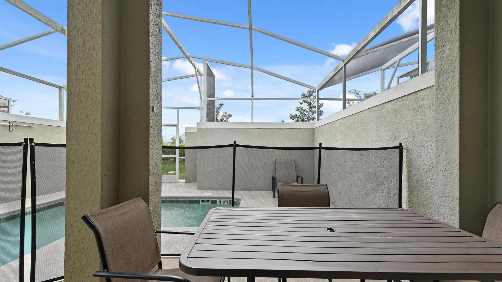 Holiday home Clean Cozy Retreat: 10 Miles To Pool Access