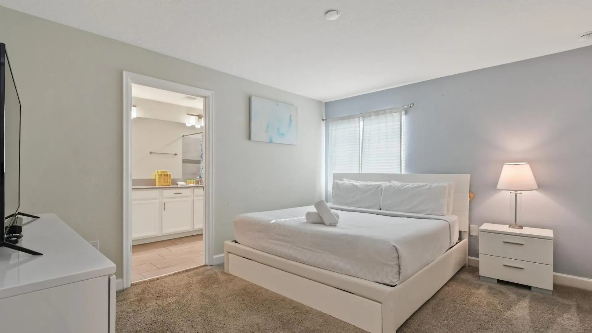 Clean Cozy Retreat: 10 Miles To Pool Access