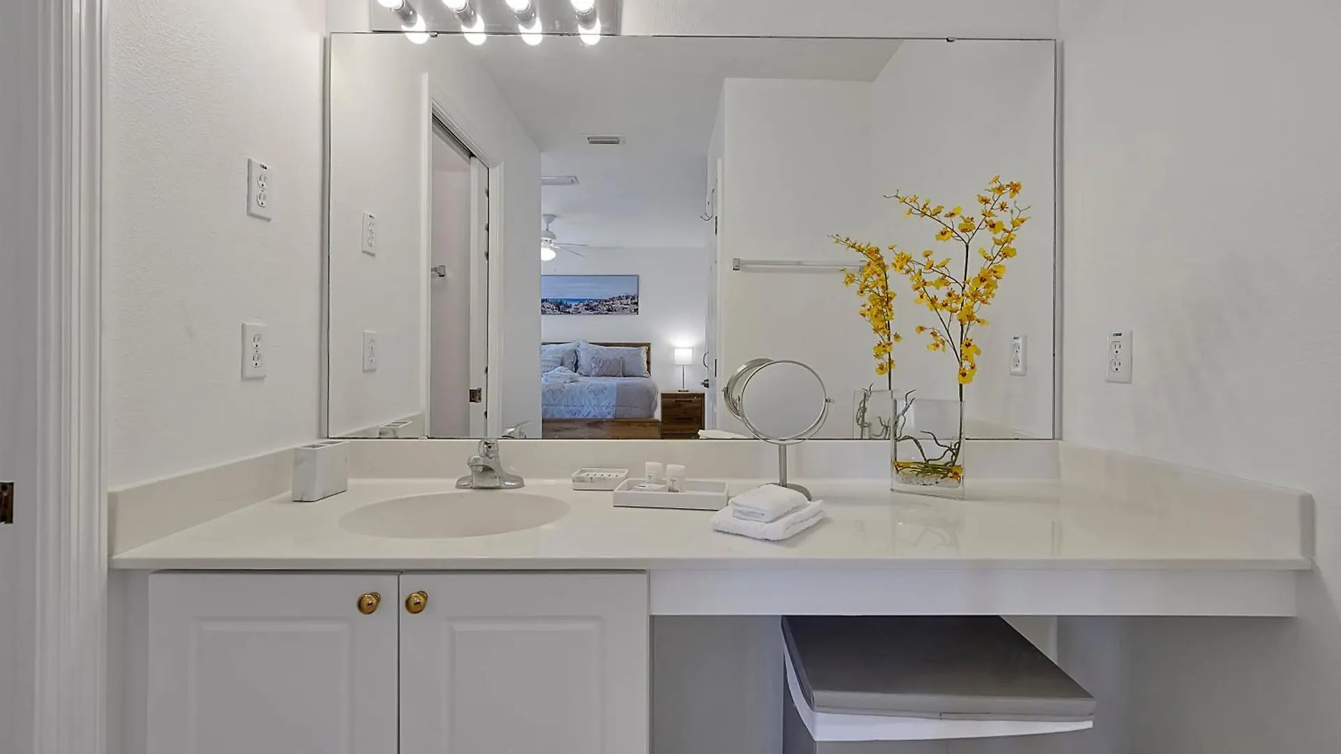 Spacious W/ Pool,gym Near & Seaworld *