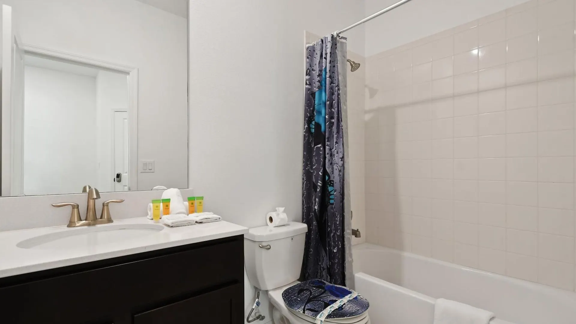 Luxurious Near & Shopping! *