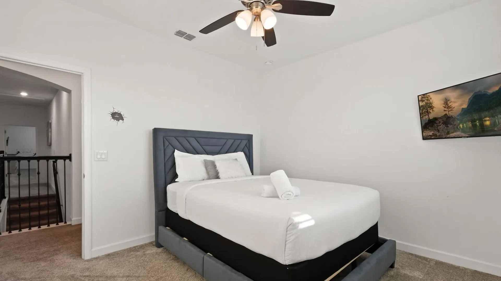 Luxurious Near & Shopping!