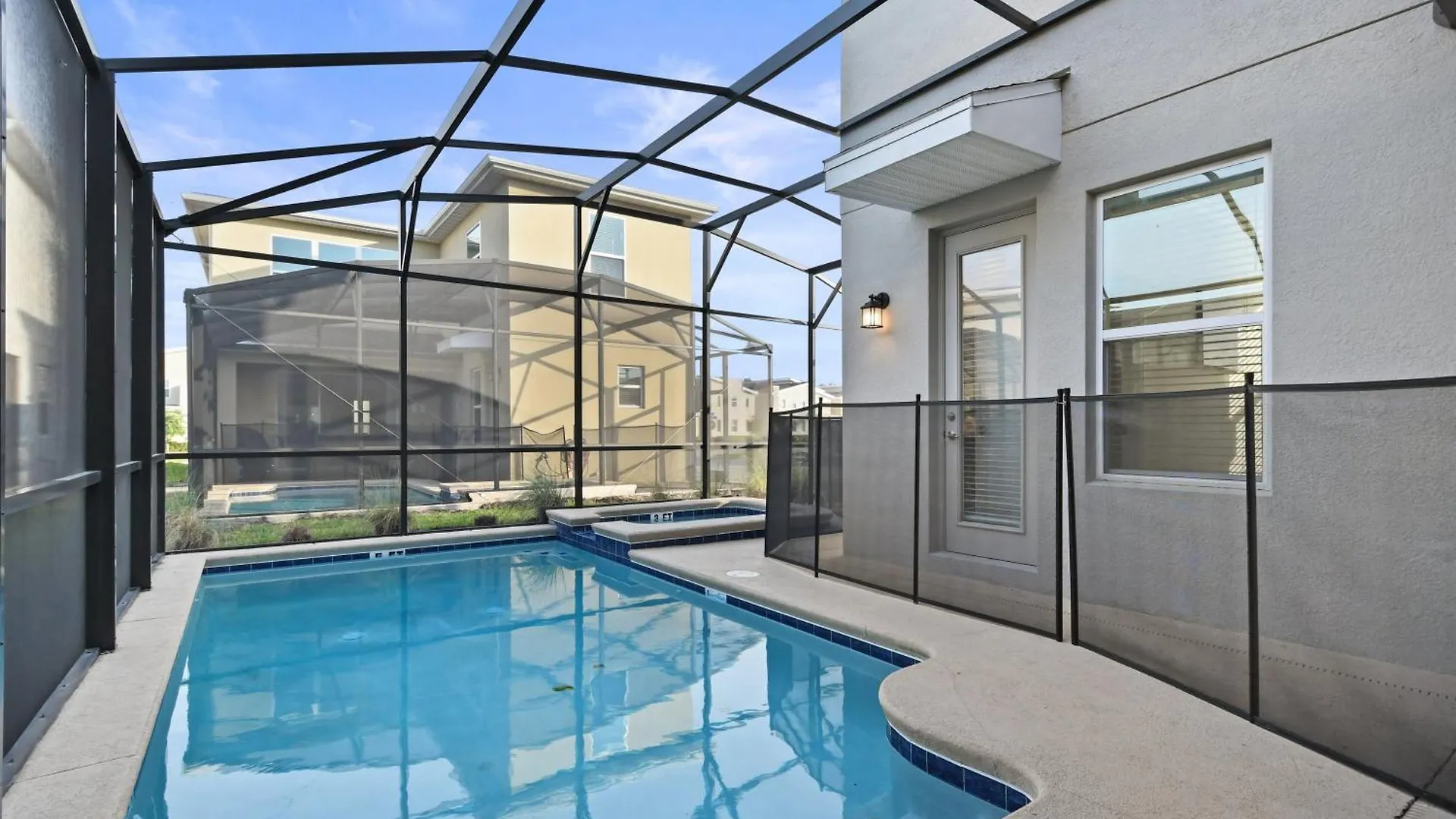 Luxurious Near & Shopping! Holiday home *