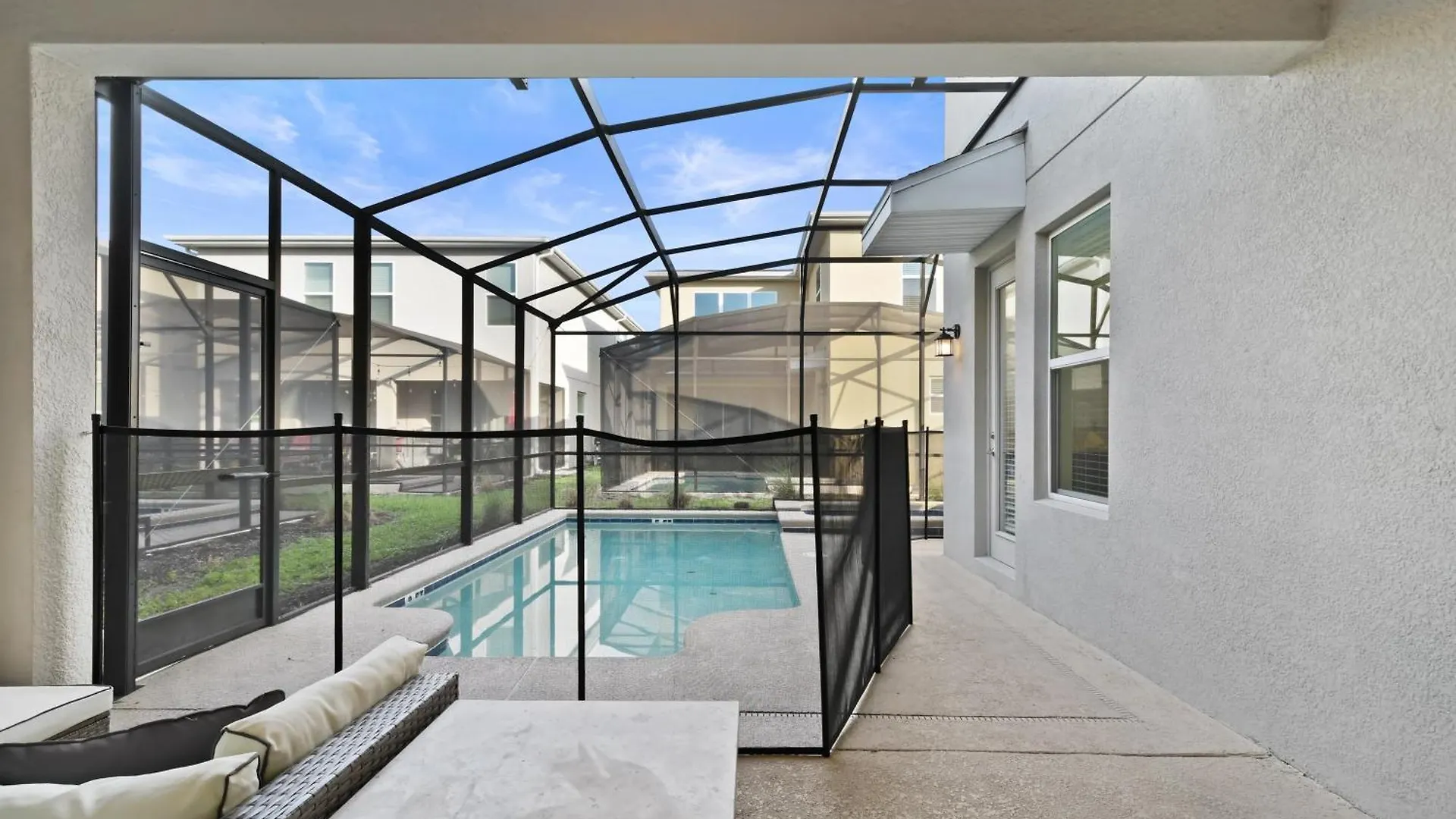 Luxurious Near & Shopping! Holiday home