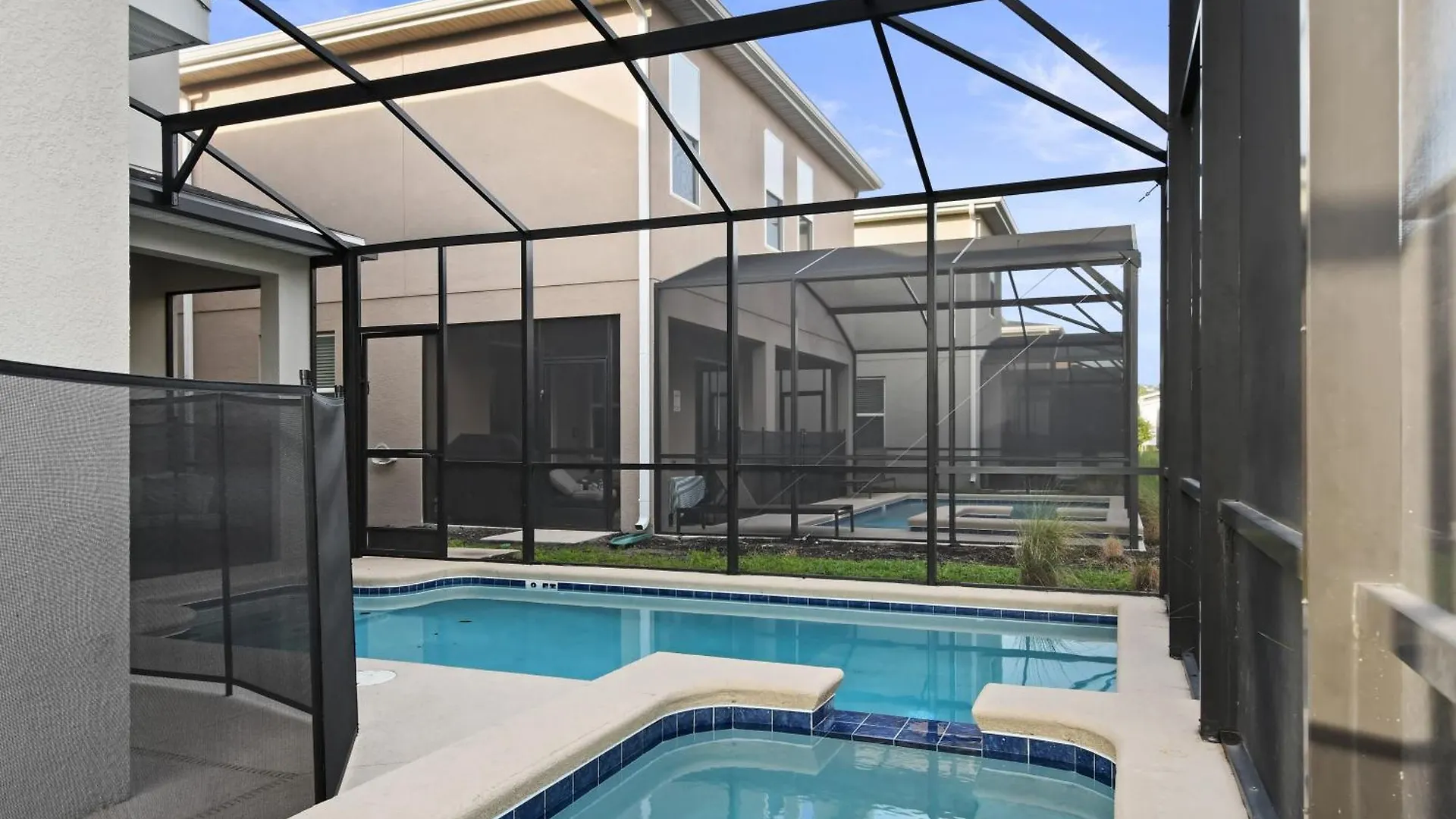 Luxurious Near & Shopping! Holiday home *