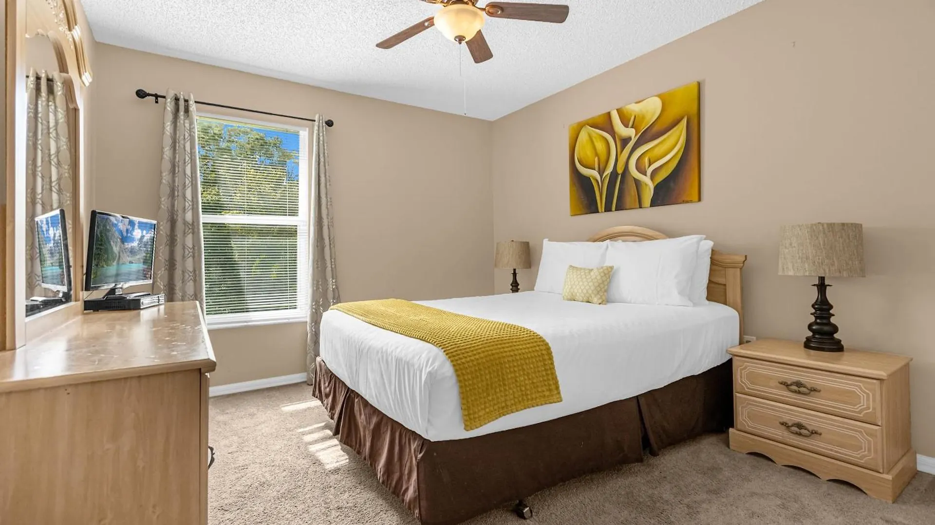 Holiday home Upstay - Pet Friendly 6br With Pool Hot Tub