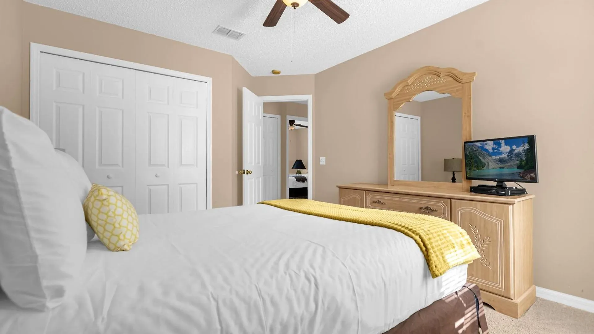 Upstay - Pet Friendly 6br With Pool Hot Tub Holiday home *