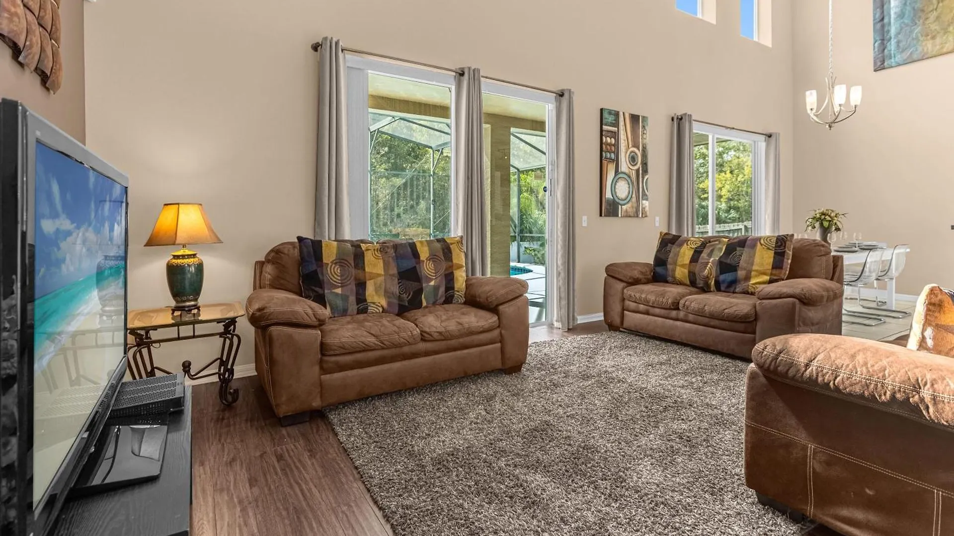 Holiday home Upstay - Pet Friendly 6br With Pool Hot Tub