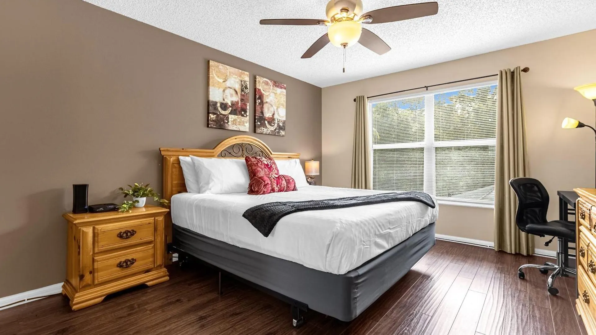 Upstay - Pet Friendly 6br With Pool Hot Tub Holiday home *
