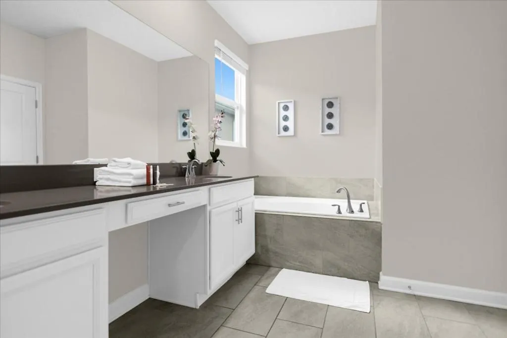 5 Bedrroms- 5 Bathrooms- Storey 2739 Bd *