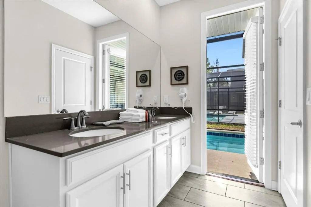 5 Bedrroms- 5 Bathrooms- Storey 2739 Bd