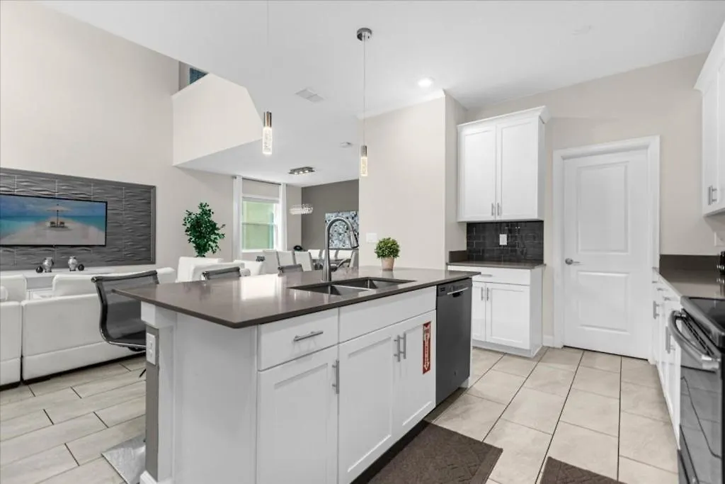 Holiday home 5 Bedrroms- 5 Bathrooms- Storey 2739 Bd