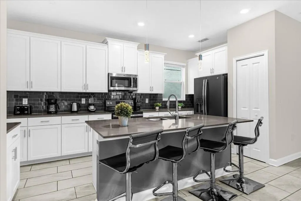 5 Bedrroms- 5 Bathrooms- Storey 2739 Bd