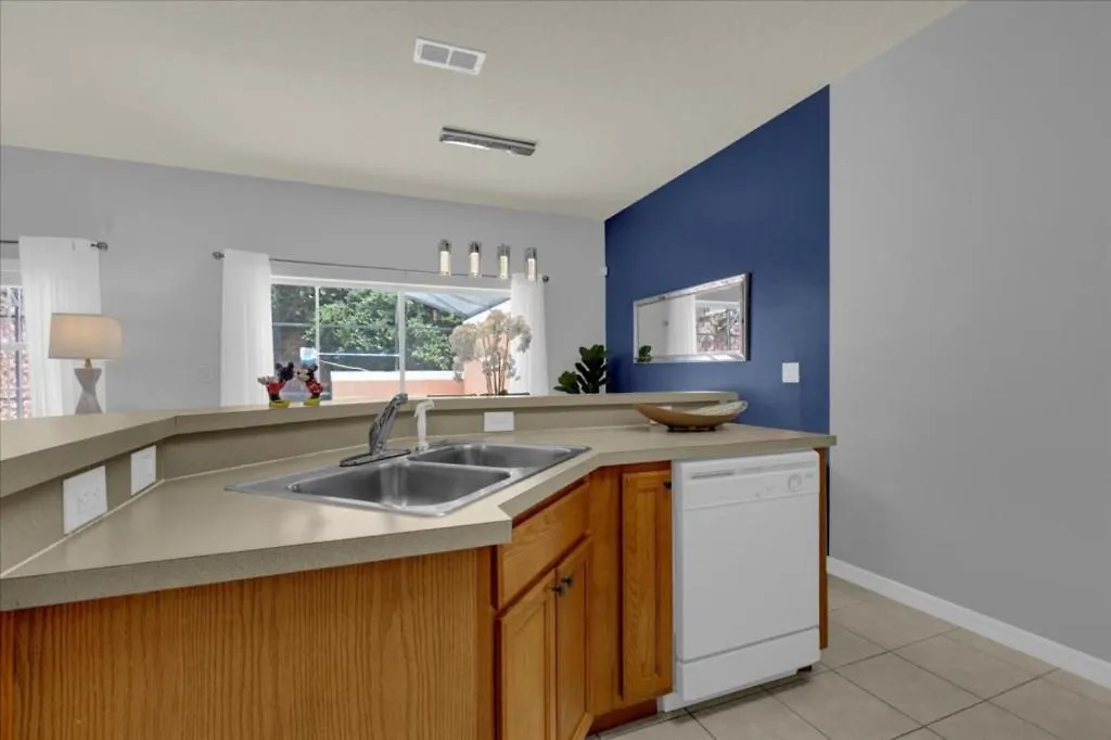 4 Bedroom- 3 Bathroom- Encantada 3150yl