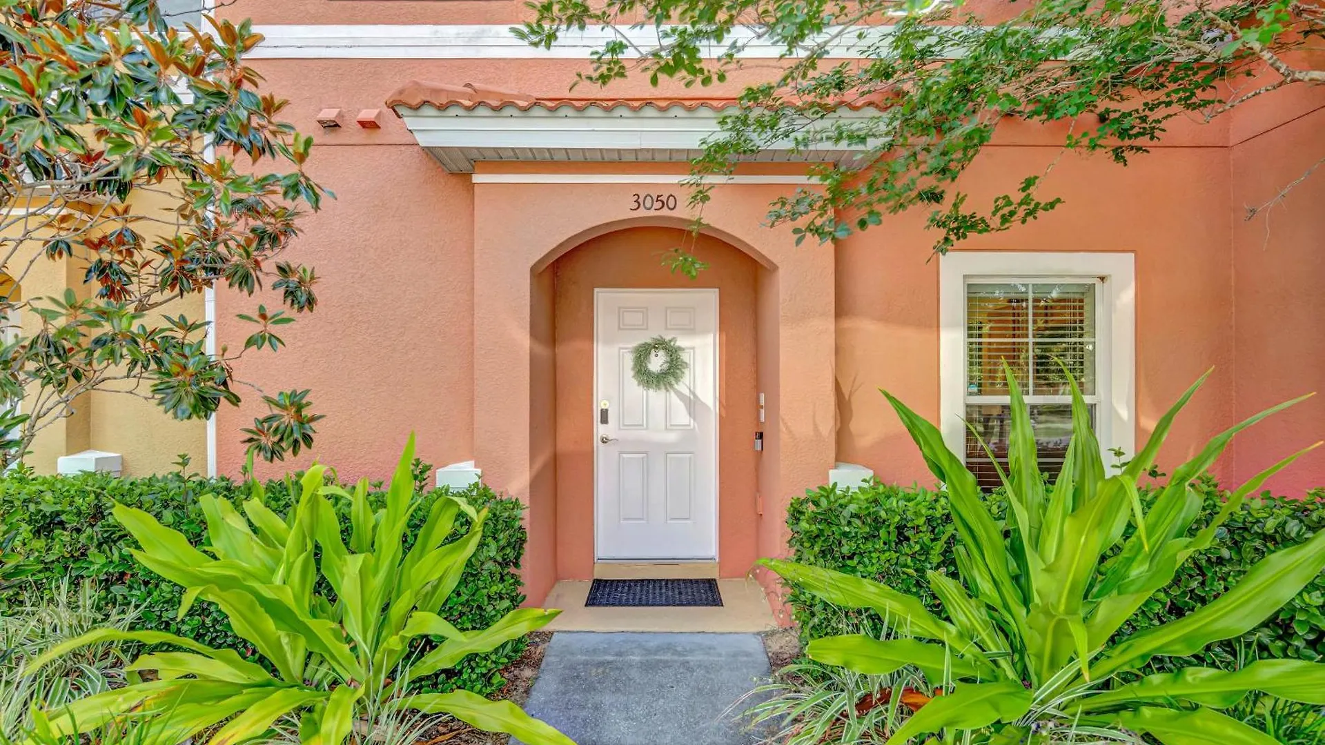 Charming Townhome In Encantada Resort- 5 Miles From Disney! *