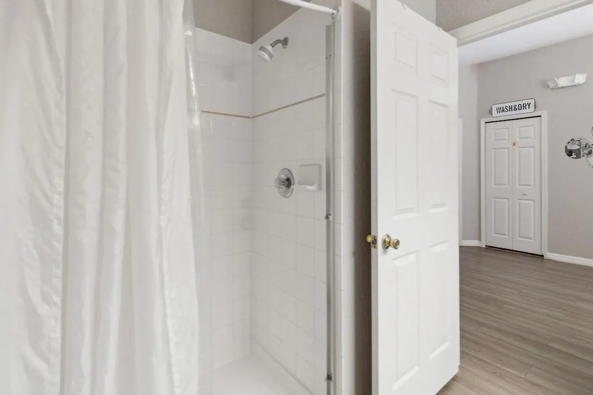 Beautiful In Bahama Bay Apartment
