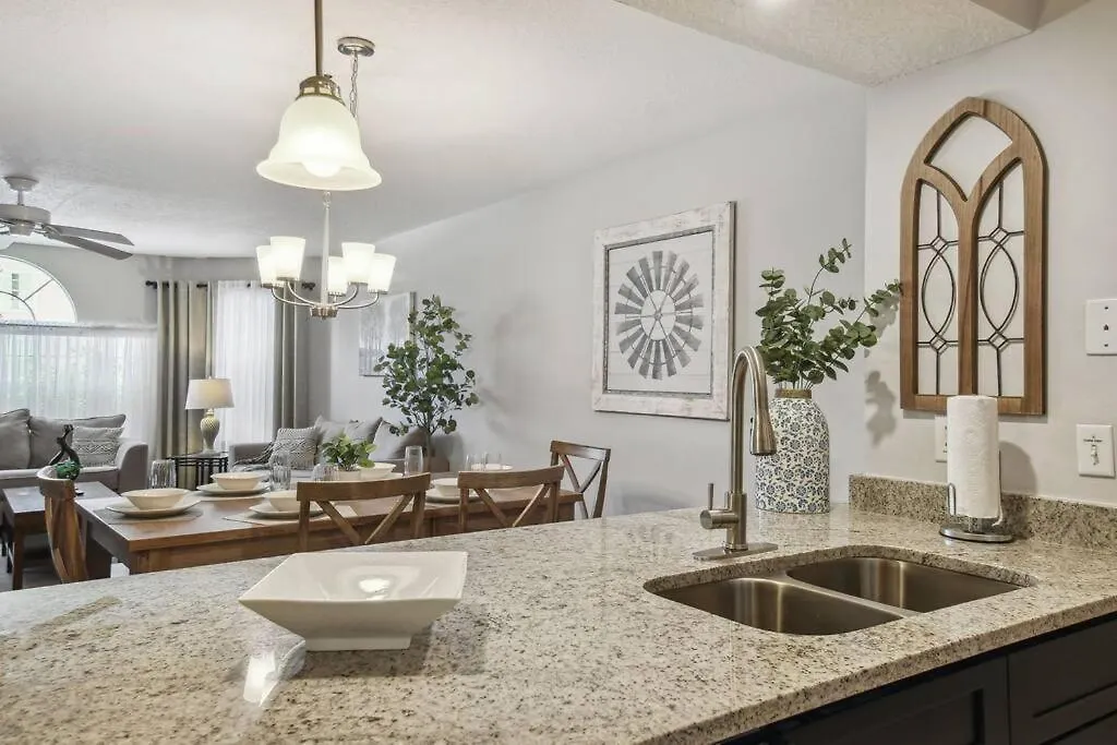 Spectacular, New Professional Decor, Near Dis, No Steps, Pool, Patio, Rates! *