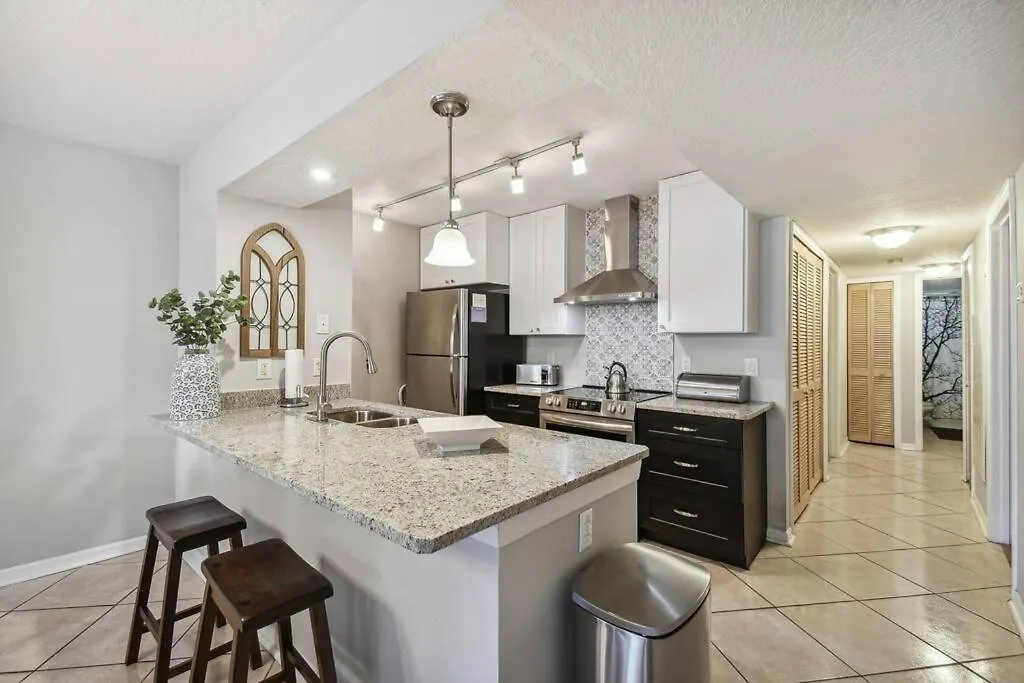 Spectacular, New Professional Decor, Near Dis, No Steps, Pool, Patio, Rates! *