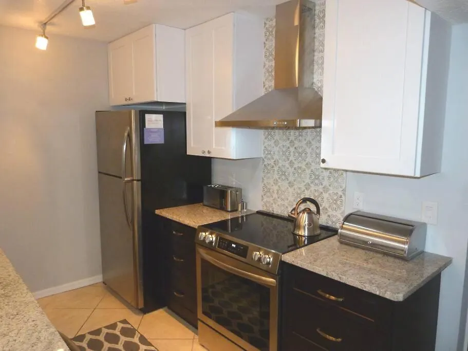 Spectacular, New Professional Decor, Near Dis, No Steps, Pool, Patio, Rates! * Kissimmee