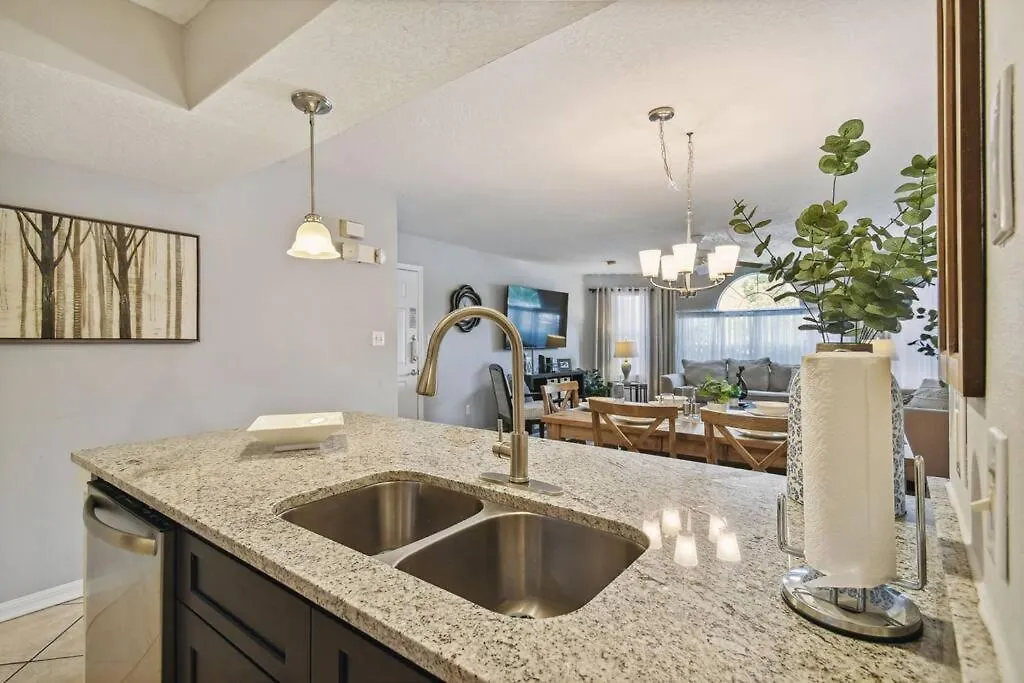 Spectacular, New Professional Decor, Near Dis, No Steps, Pool, Patio, Rates! * Kissimmee